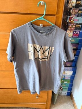 Uniqlo Jean-Michel Basquiat Short Sleeve Tee in Light Gray. NY.